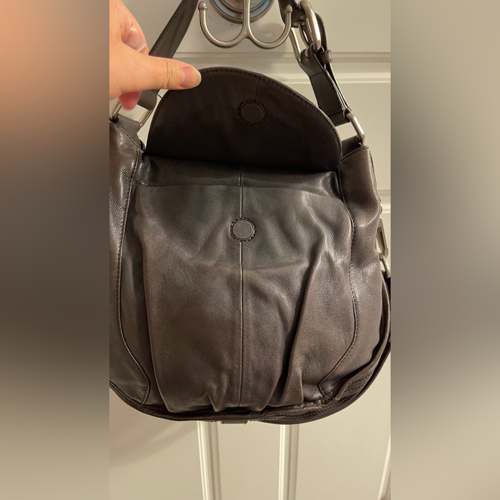 Kenneth Cole New York mushroom grey leather bag with shoulder & crossbody straps - Picture 9 of 16